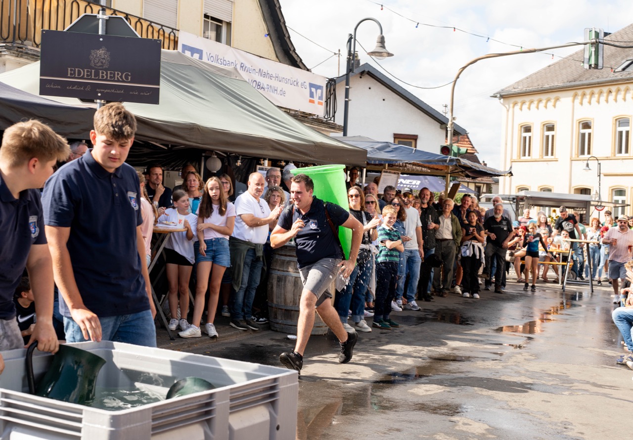 Lögellauf vor und um die Bühne